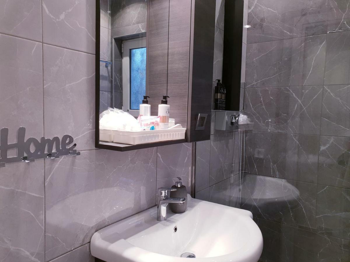 Beautiful Brand New Apartment Seaside Athens Ngoại thất bức ảnh