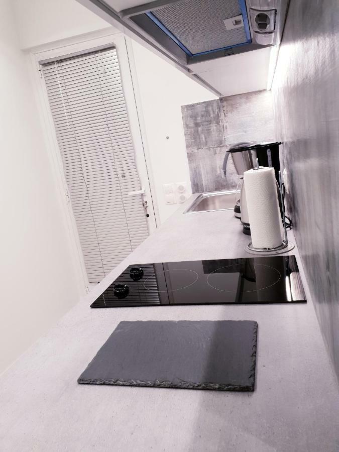 Beautiful Brand New Apartment Seaside Athens Ngoại thất bức ảnh