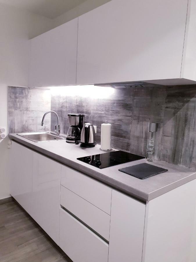 Beautiful Brand New Apartment Seaside Athens Ngoại thất bức ảnh