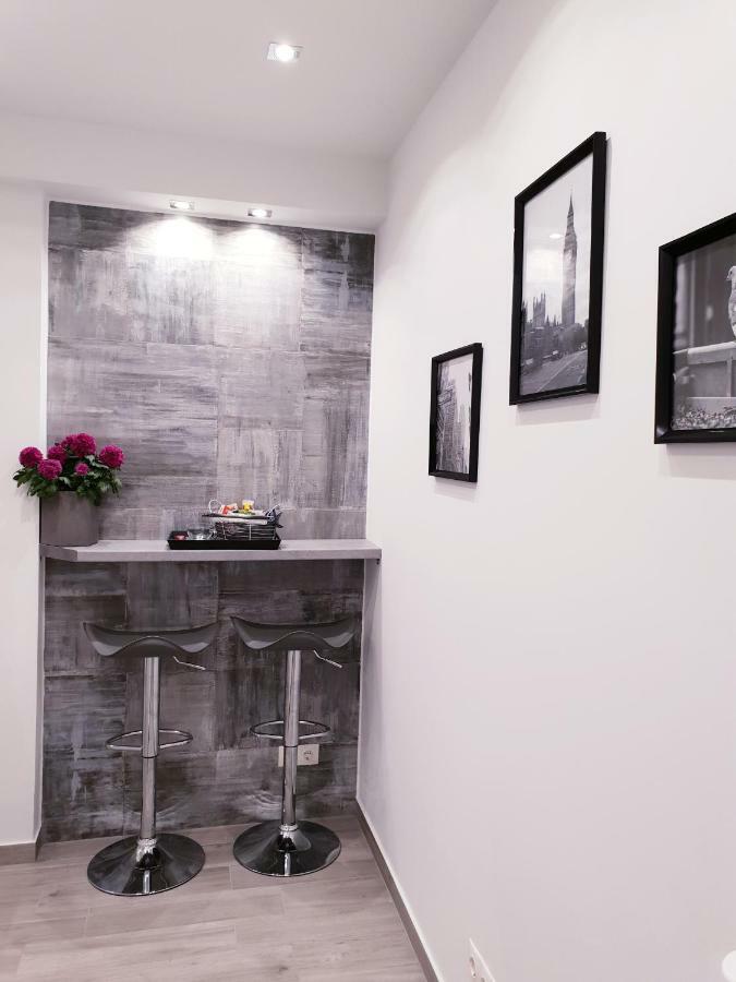 Beautiful Brand New Apartment Seaside Athens Ngoại thất bức ảnh